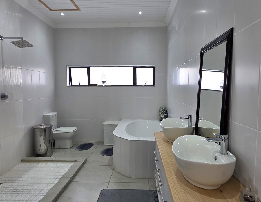 3 Bedroom Property for Sale in Wavecrest Eastern Cape